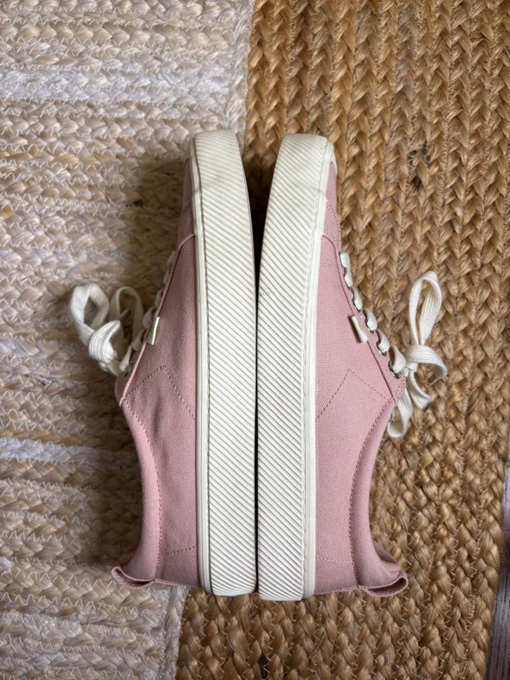 Cariuma rose pink canvas sneakers size women’s 10